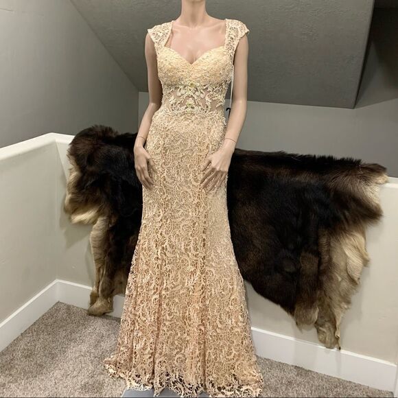 New Gorgeous Cap Sleeve Floral Lace With Beaded Gown - Picture 1 of 16